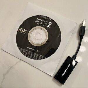 Creative Sound Blaster Play! 2 USB + Installation CD.